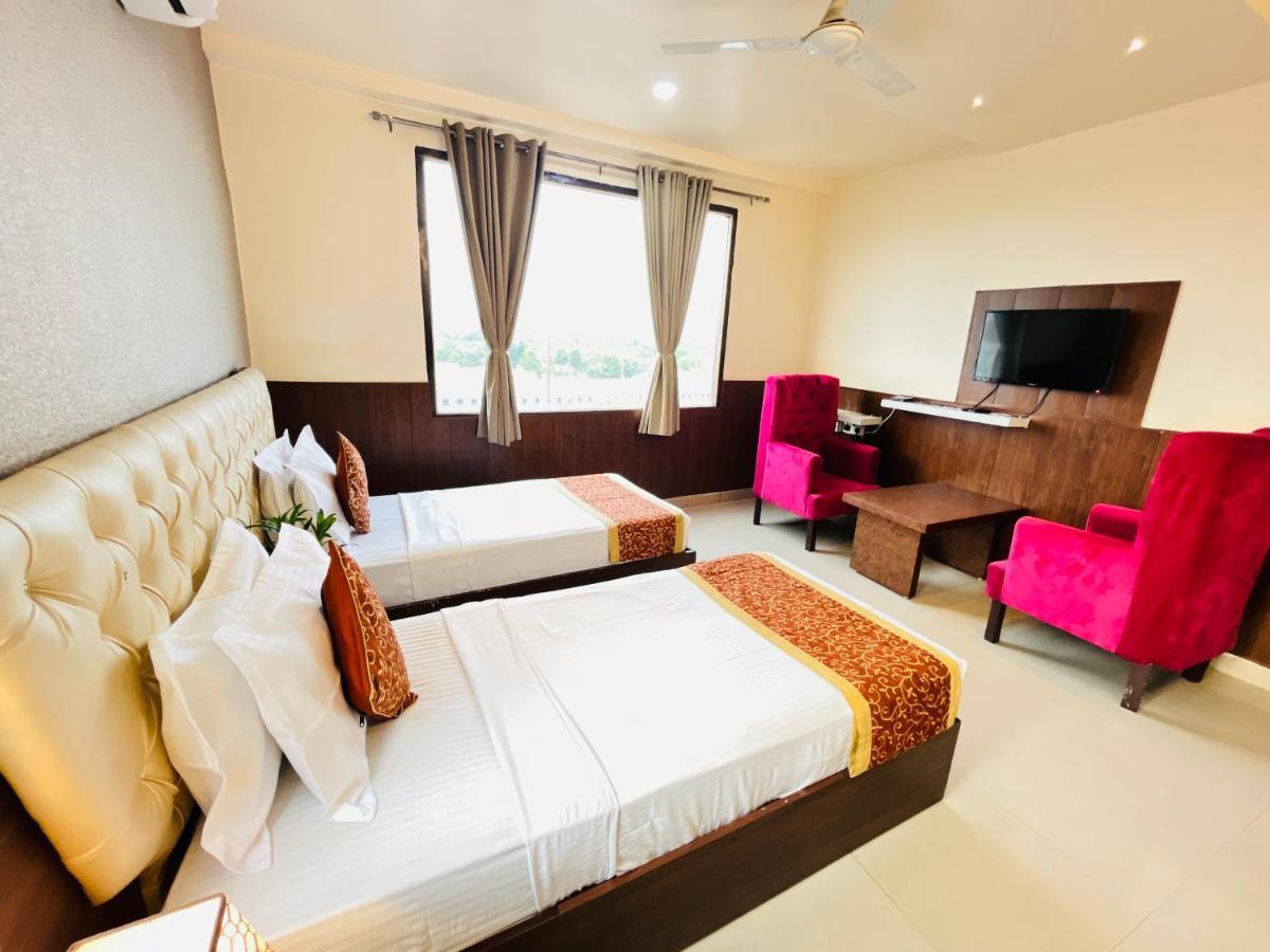 Hotel The Leaf - Gomti Nagar لاكناو المظهر الخارجي الصورة